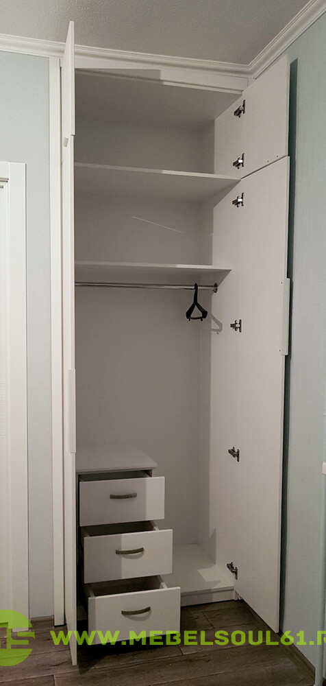 Встроенный Шкаф С Распашными Дверями Фото